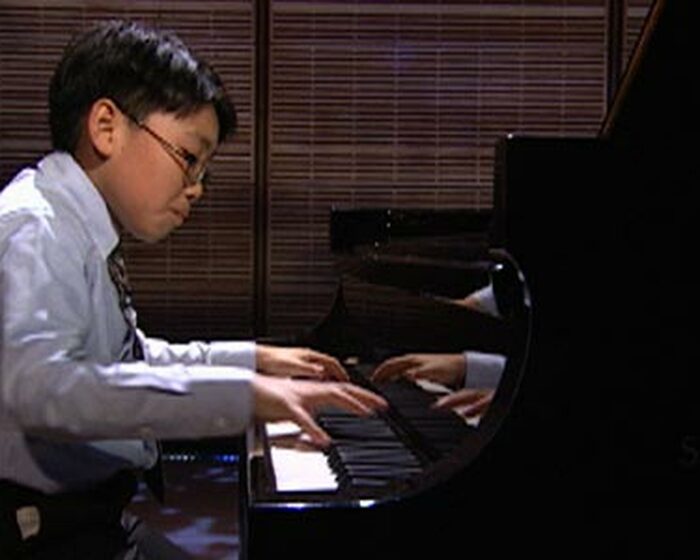 Li performing at age 10.